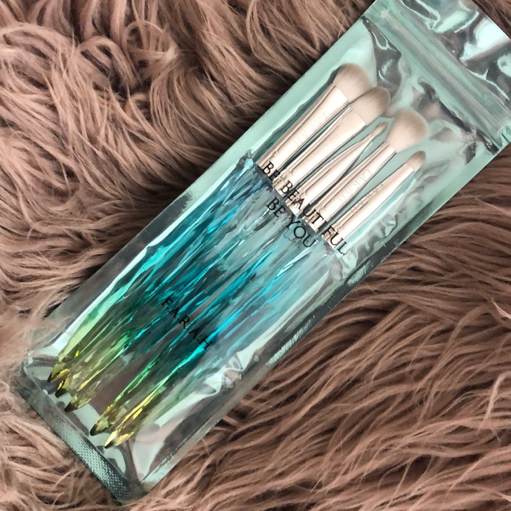 F.A.R.A.H show me magic eye brush set